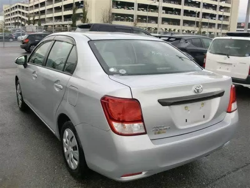 TOYOTA Axio    - 2010