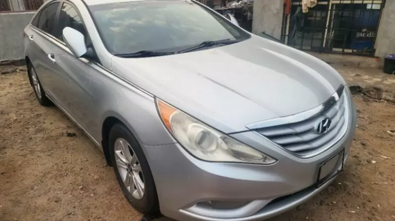 Hyundai Sonata   - 2013