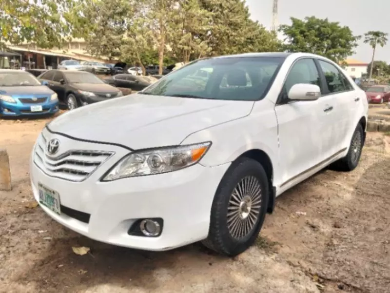 Toyota Camry   - 2009