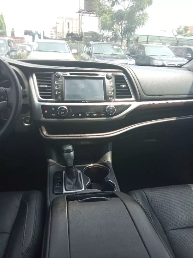 Toyota Highlander   - 2015