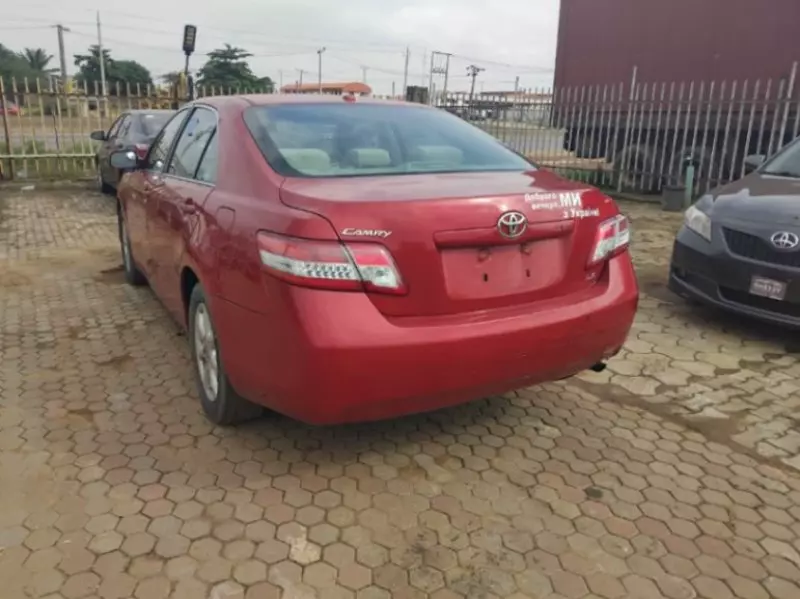 Toyota Camry   - 2011