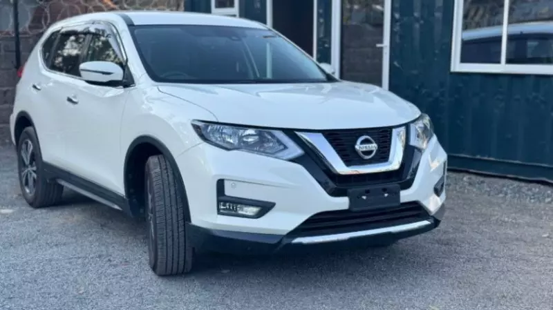 Nissan X-TRAIL    - 2018