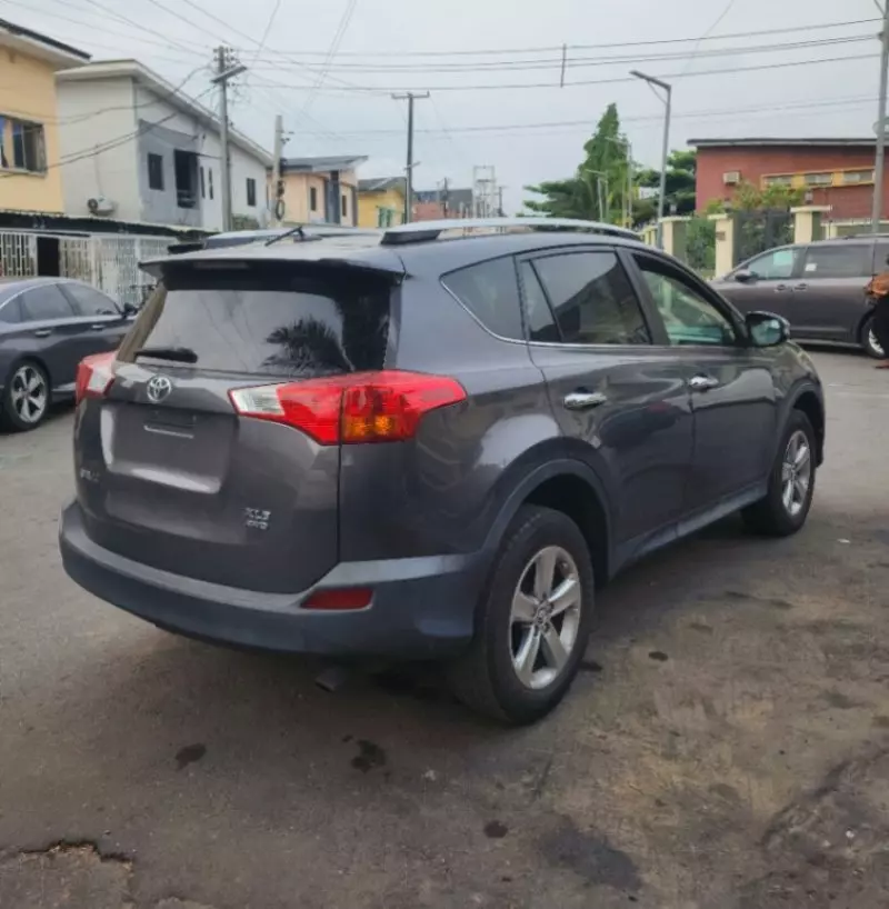 Toyota RAV 4   - 2015