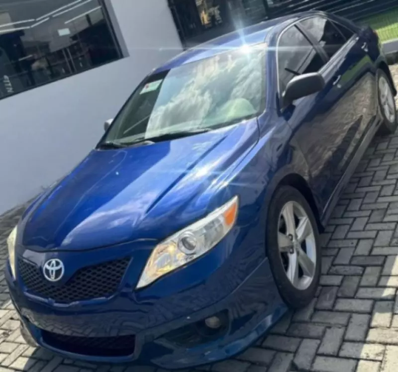 TOYOTA Camry   - 2010