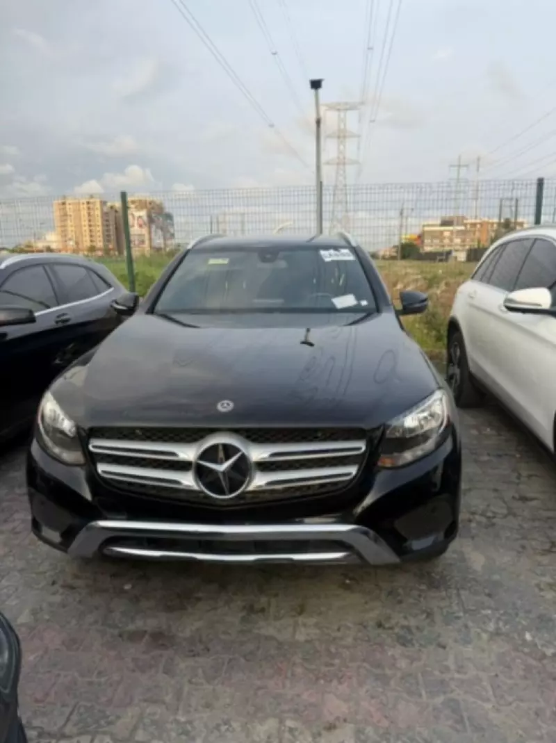 Mercedes-Benz GLC 300   - 2017