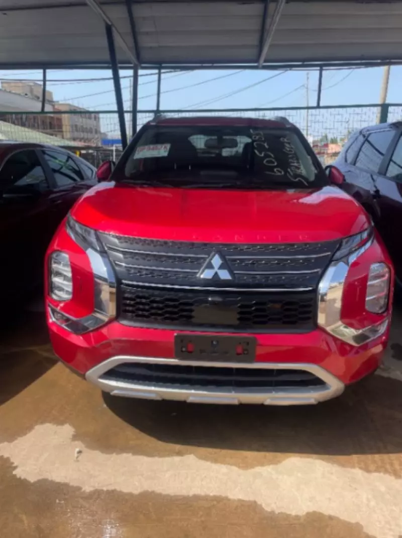 Mitsubishi Outlander   - 2022