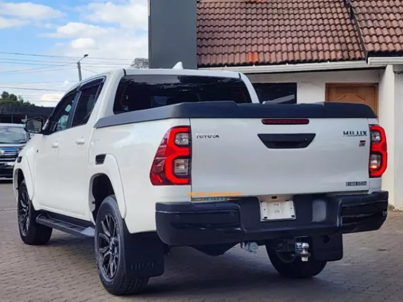 TOYOTA Hilux   - 2022