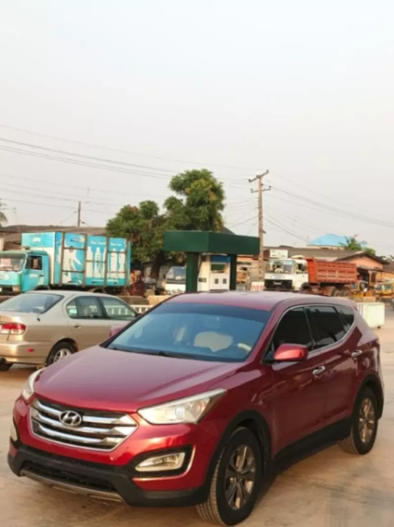 Hyundai Santa Fe   - 2016