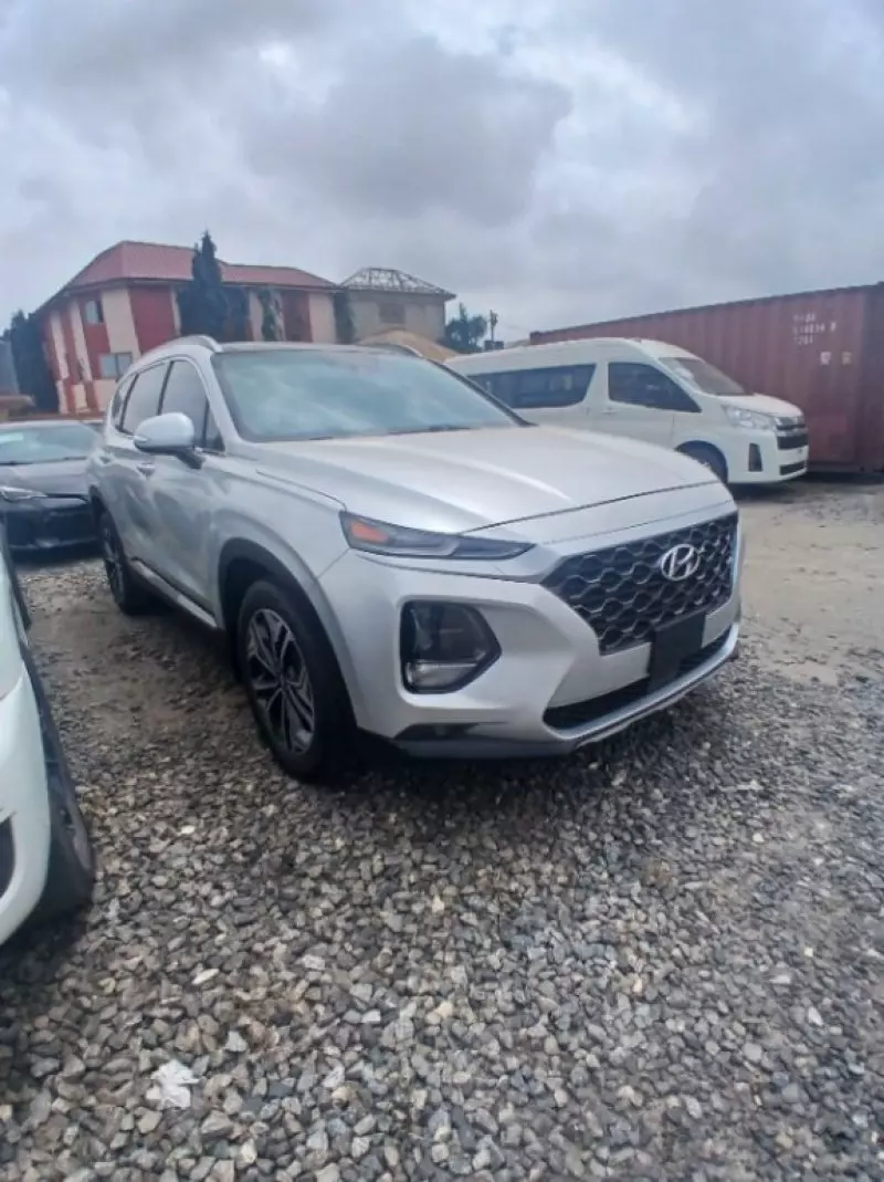 Hyundai Santa Fe   - 2020