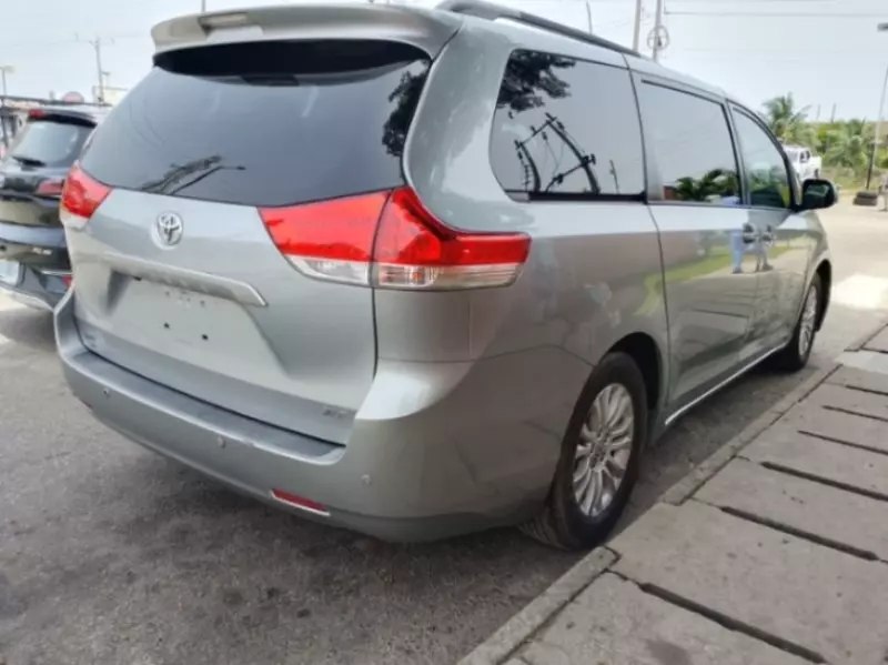 Toyota Sienna   - 2014