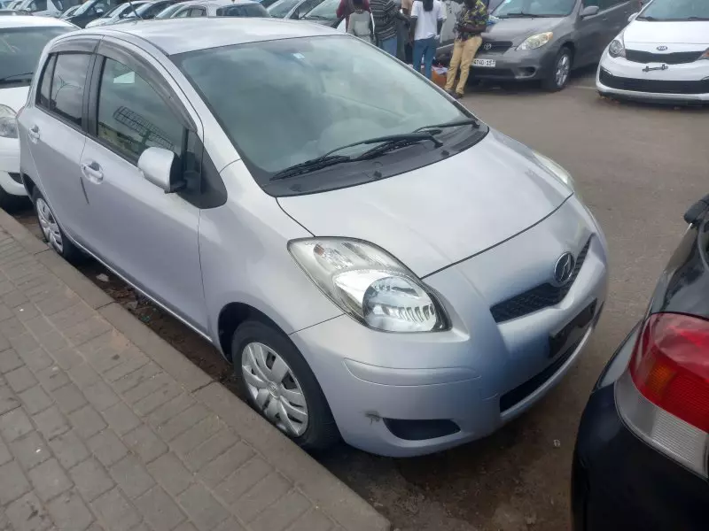 Toyota Vitz   - 2011