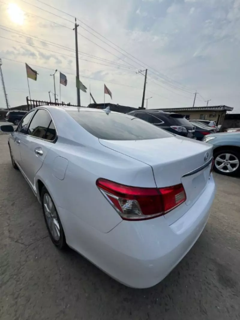 Lexus ES 350   - 2011