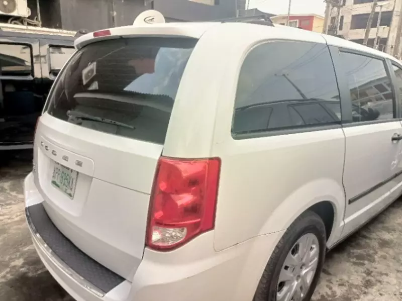 Dodge Grand Caravan   - 2015
