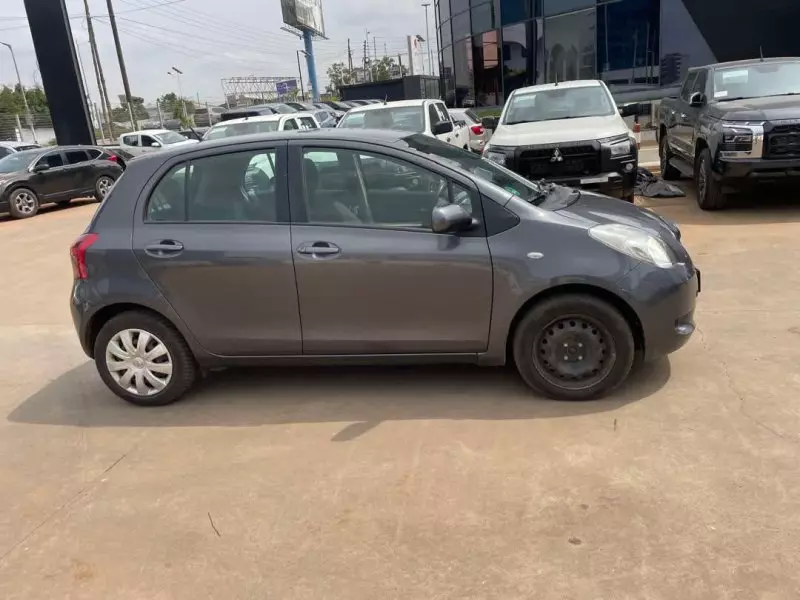 Toyota Yaris   - 2012