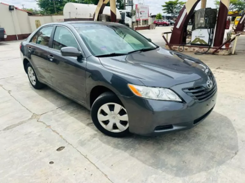 Toyota Camry   - 2009