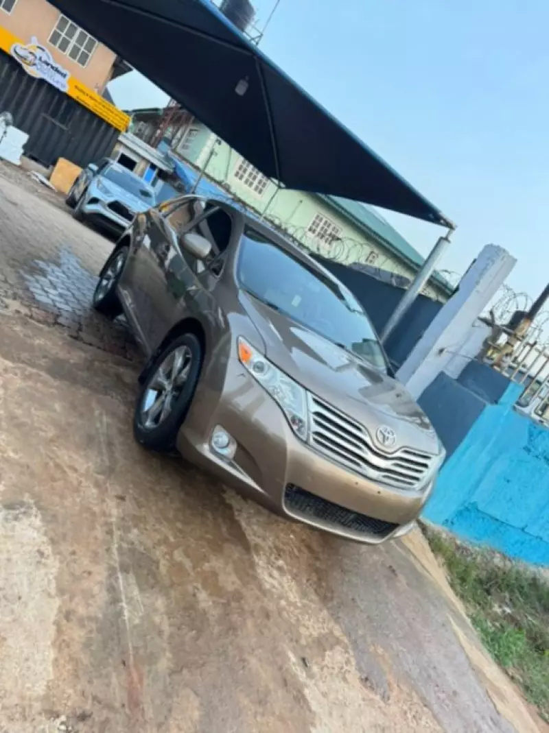 Toyota Venza   - 2011