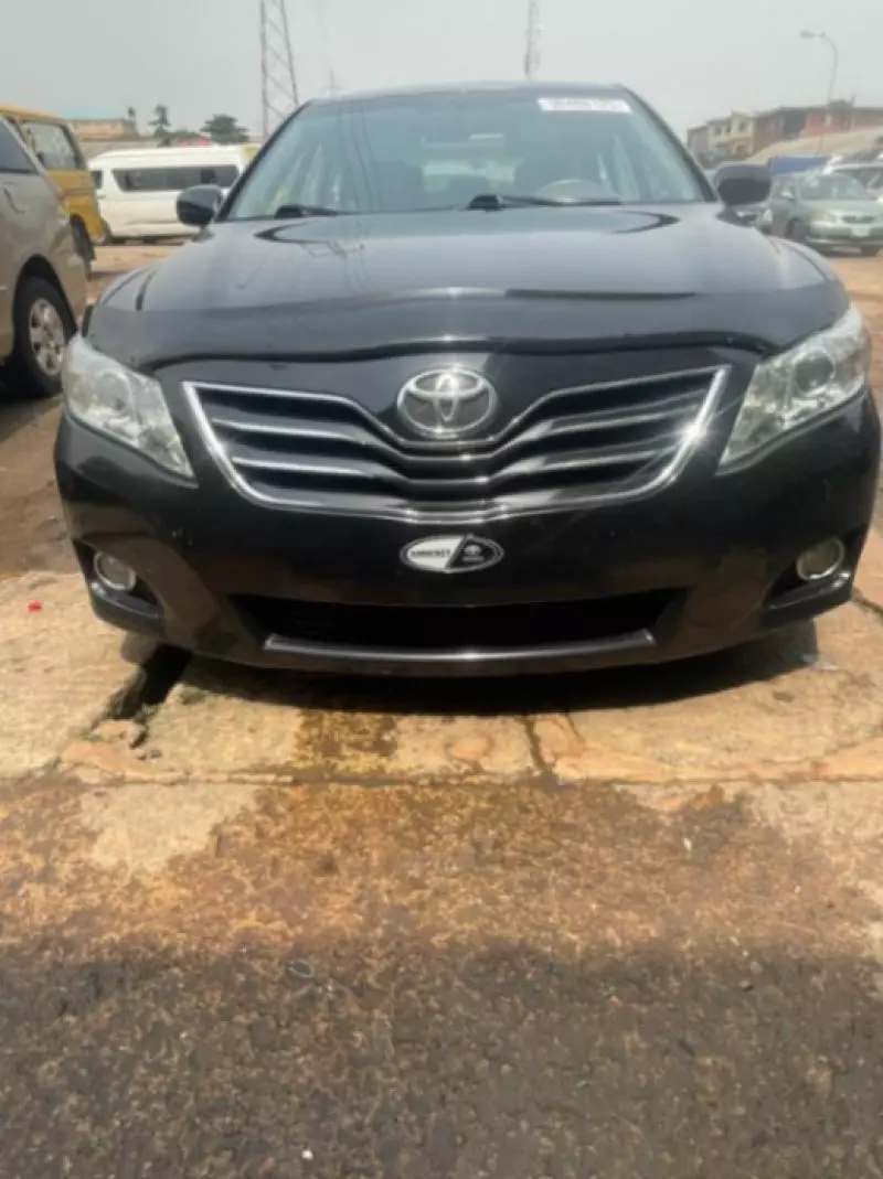 Toyota Camry   - 2011