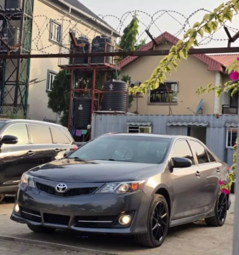 Toyota Camry   - 2012