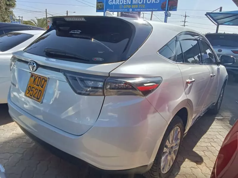 Toyota Harrier   - 2017