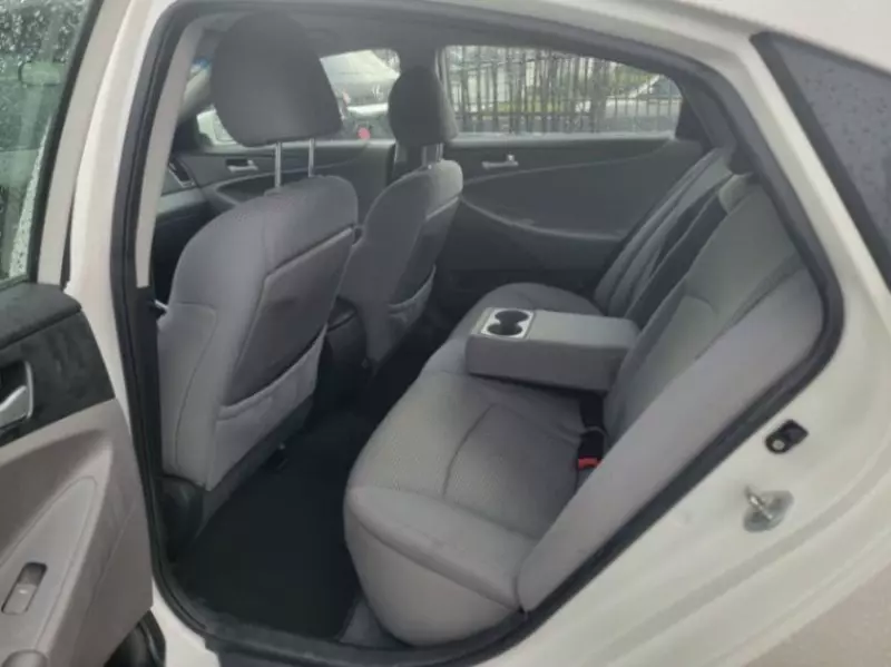 Hyundai Sonata   - 2011