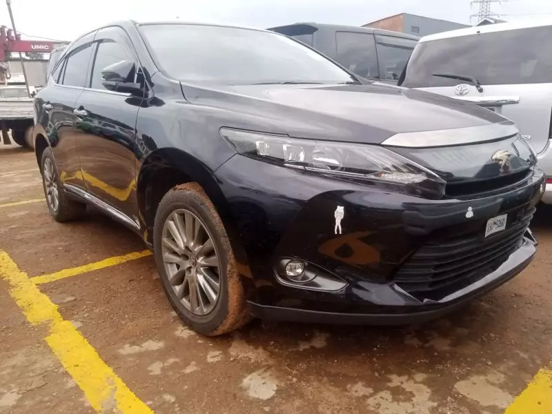 Toyota Harrier   - 2016