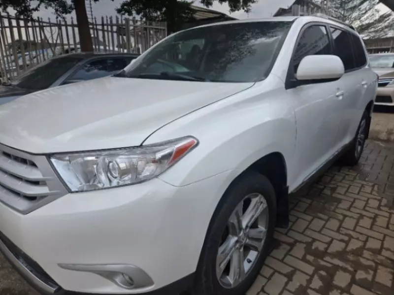 Toyota Highlander   - 2013