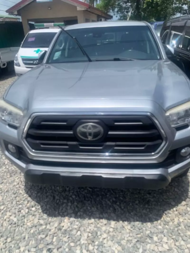 Toyota Tacoma   - 2017
