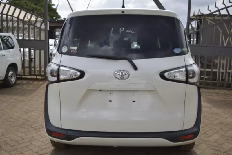Toyota Sienta   - 2018