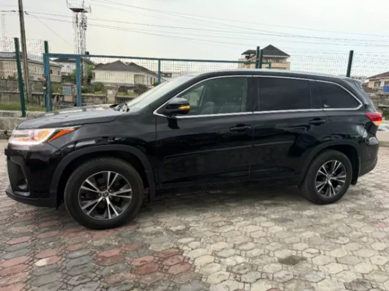 Toyota Highlander   - 2016