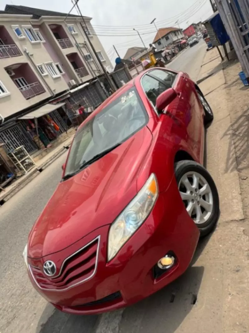 Toyota Camry - 2010