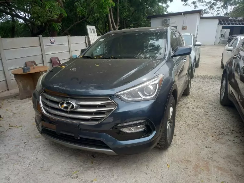 Hyundai Santa Fe   - 2017