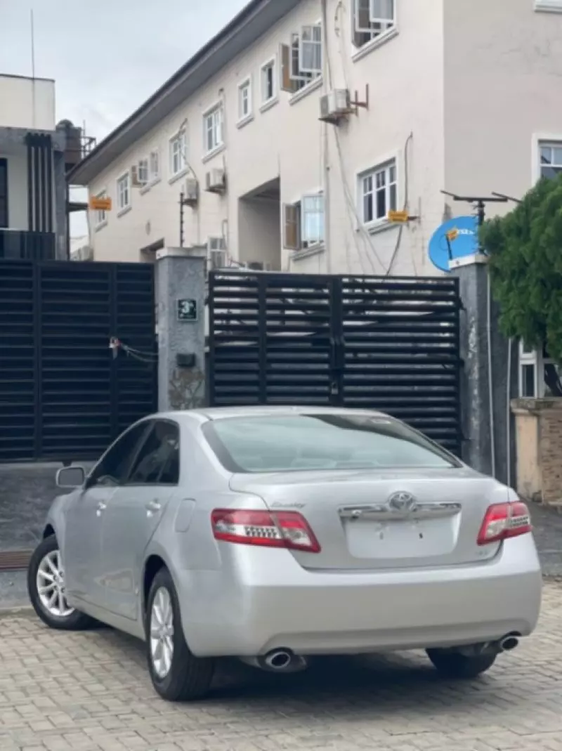 TOYOTA Camry   - 2010