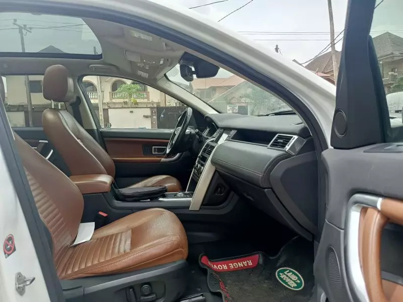 Land Rover Discovery Sport - 2015