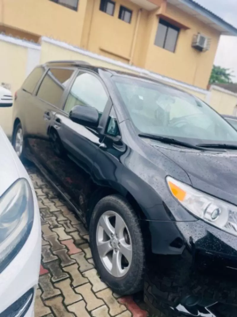 Toyota Sienna   - 2013