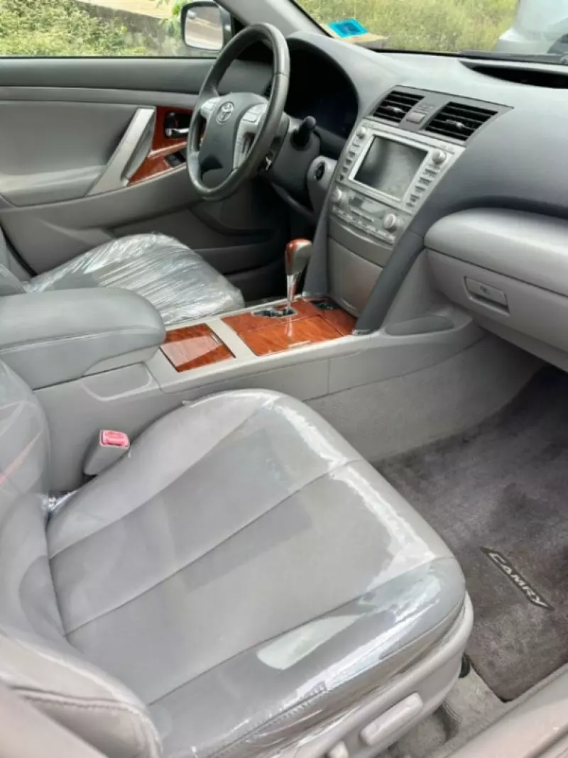 Toyota Camry   - 2011