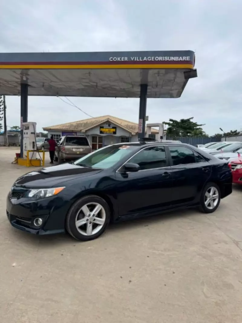 TOYOTA Camry   - 2013