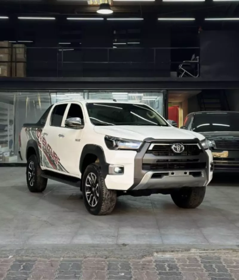 Toyota Hilux   - 2021