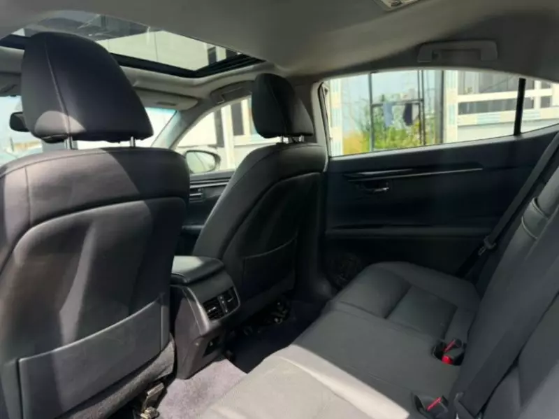 Lexus ES   - 2015