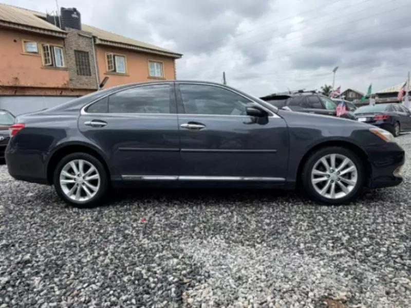 Lexus ES - 2010