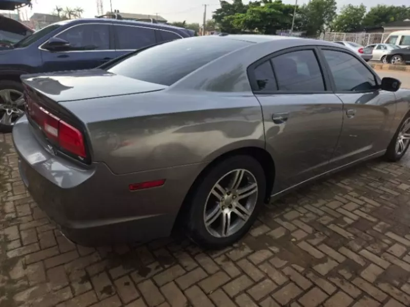Dodge Charger   - 2011