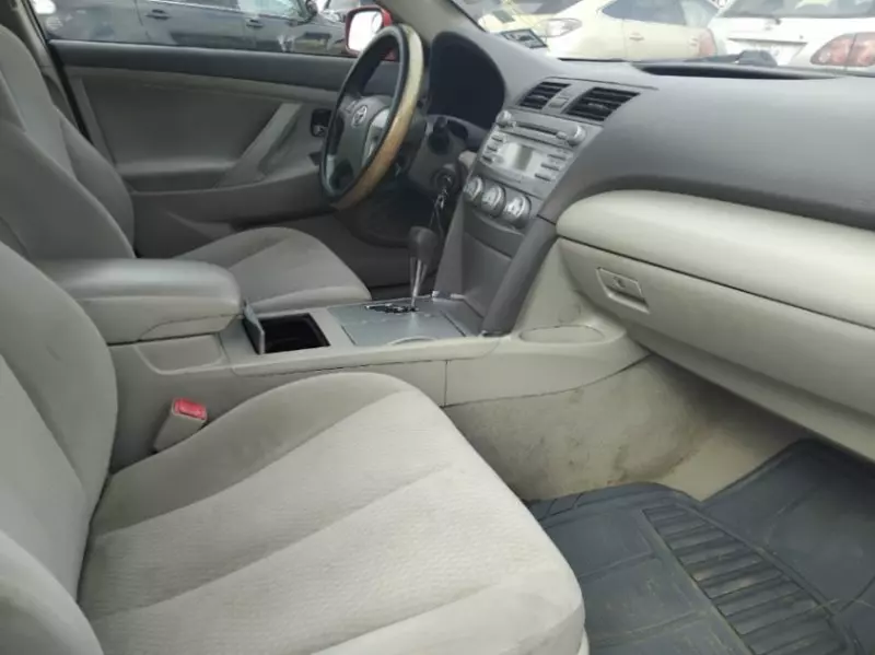 Toyota Camry   - 2011