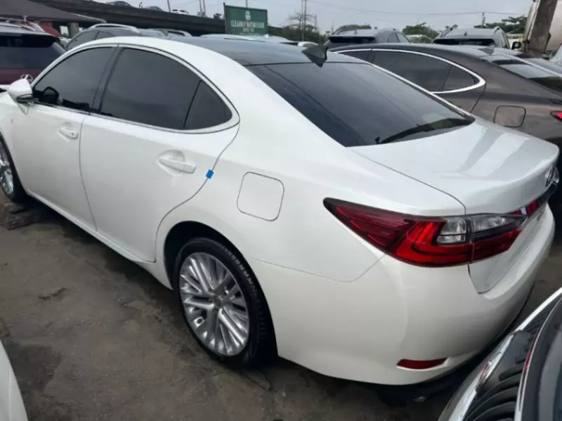 Lexus ES 350   - 2016