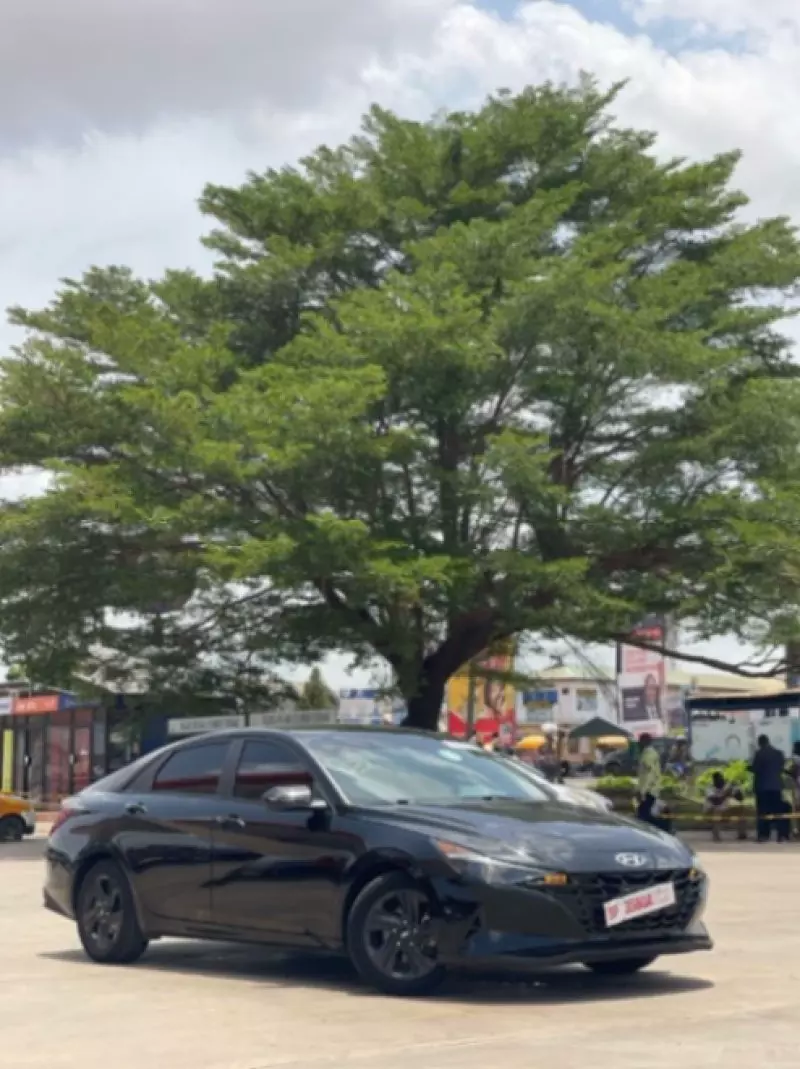 Hyundai Elantra   - 2021