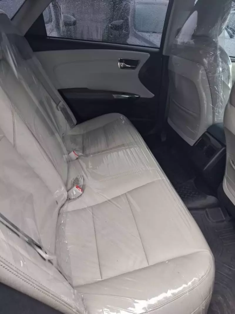 Toyota Avalon   - 2014