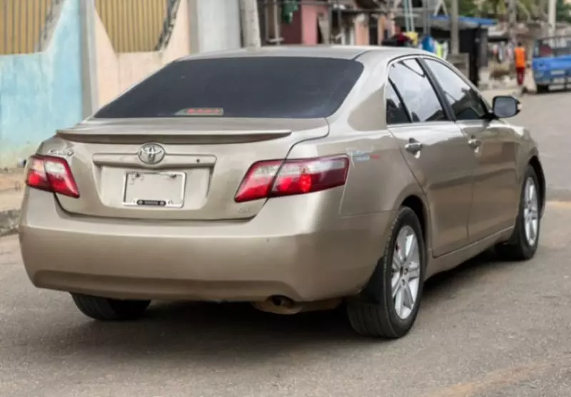 Toyota Camry   - 2009