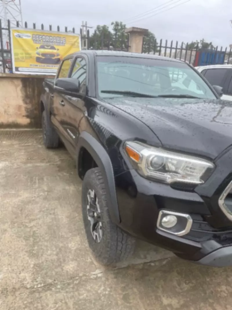 Toyota Tacoma   - 2018