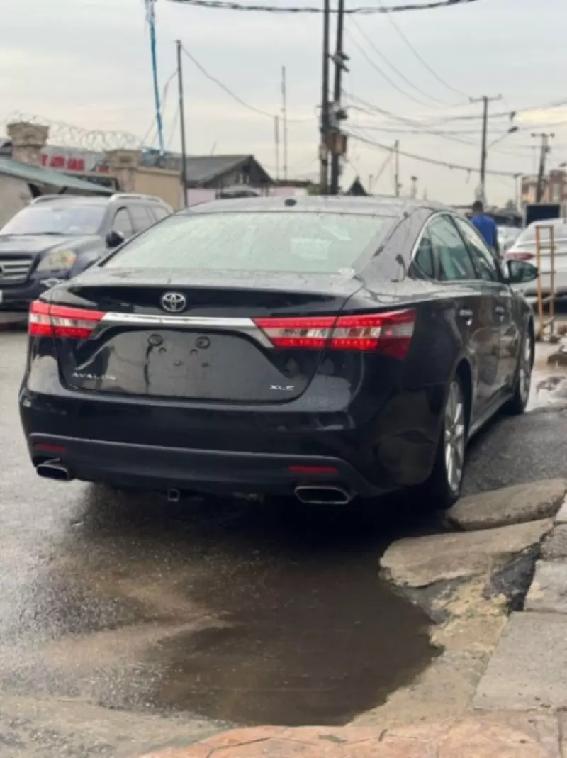 Toyota Avalon   - 2013