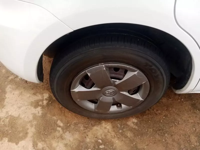 Toyota Sienta   - 2012