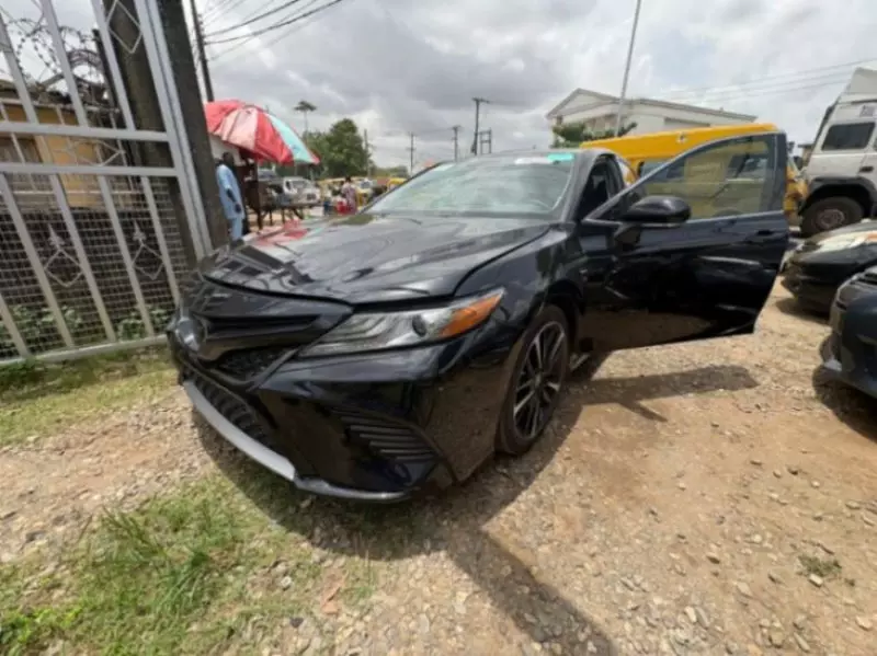 Toyota Camry - 2019
