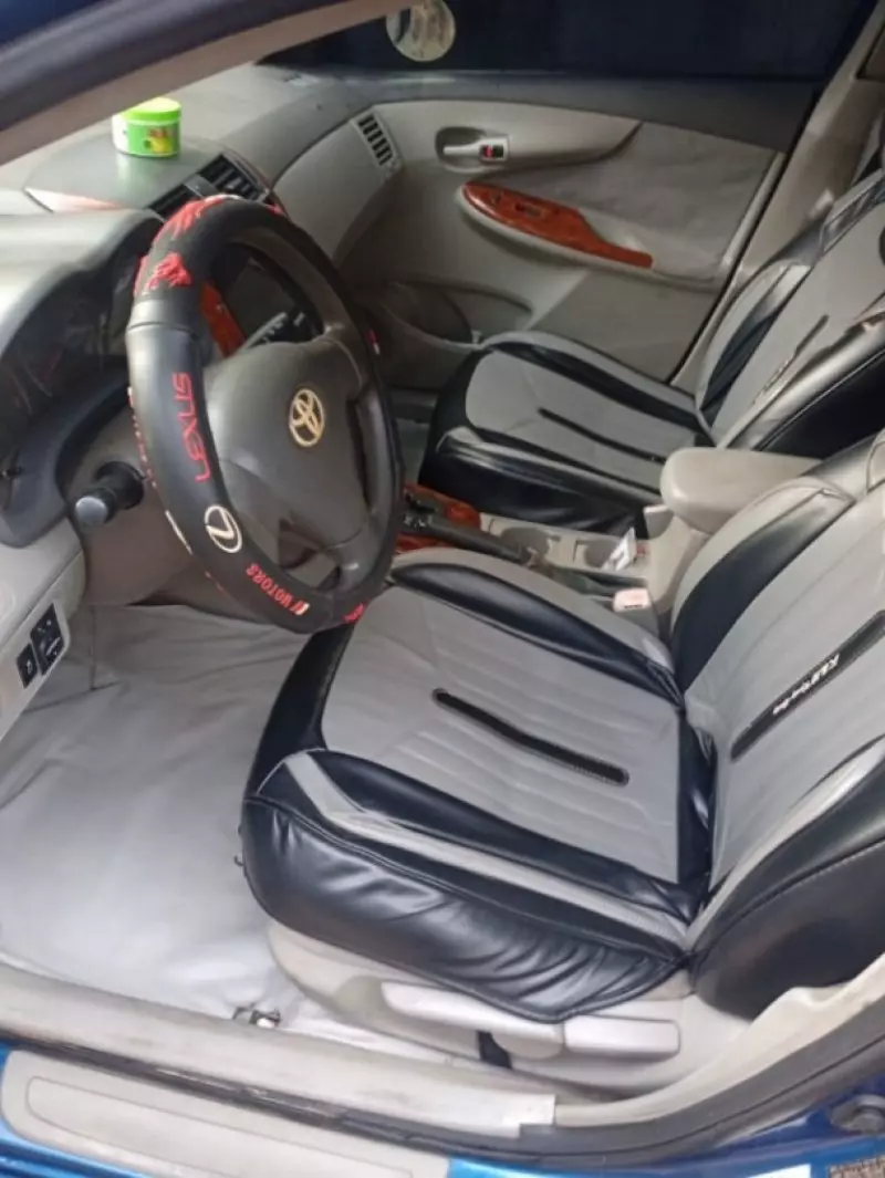 TOYOTA Corolla - 2010